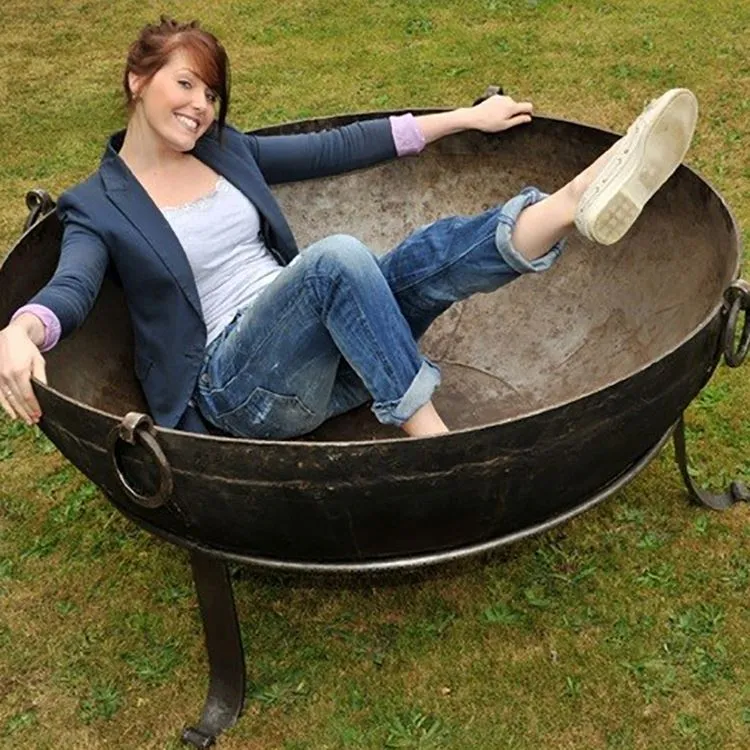 Ρουστίκ μεταλλικό λάκκο πυρκαγιάς